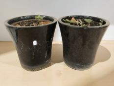 A pair of terracotta planters, height 26 cm.