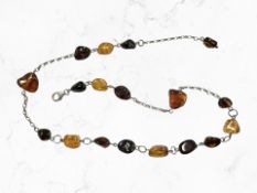 A sterling silver necklace set with amber, length 57 cm.