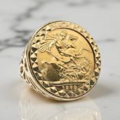 A full gold sovereign 1979 in 9ct gold ring mount,