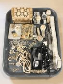 A 9ct gold trace link chain, together with assorted costume jewellery including filigree items,