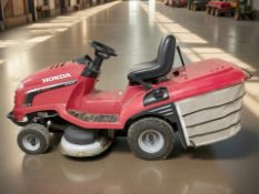 A Honda Hydrostatic V-twin 2315 ride-on lawn mower, with key.