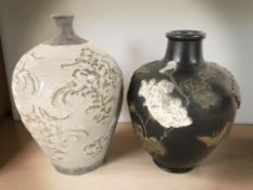 An English earthenware bulbous vase decorated in the Japanese taste, height 20 cm,