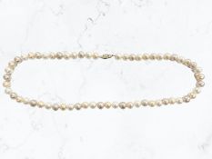 A cultured pink pearl single-strand necklace with gold clasp stamped 375,