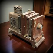An early 20th century plate camera, length 42 cm.