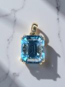 A 9ct gold pendant set with a blue topaz weight an estimated 6.75 carat, length 1.7cm.