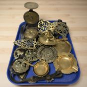 A group of brass trivets, horse brasses, ash trays, a Salter letter balance scale, etc.
