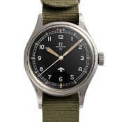 A GENTLEMAN'S STAINLESS STEEL BRITISH MILITARY OMEGA RAF PILOTS WRIST WATCH DATED 1953, WITH 
