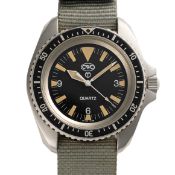 A GENTLEMAN'S STAINLESS STEEL BRITISH MILITARY CWC ROYAL NAVY DIVERS WRIST WATCH DATED 1997