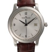 A GENTLEMAN'S SIZE STAINLESS STEEL JAEGER LECOULTRE MASTER CONTROL AUTOMATIC DATE WRIST WATCH
