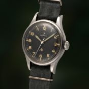 A RARE GENTLEMAN'S STAINLESS STEEL BRITISH MILITARY OMEGA RAF PILOTS WRIST WATCH DATED 1953, REF.