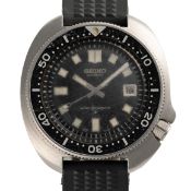 A GENTLEMAN'S SIZE STAINLESS STEEL SEIKO 150M AUTOMATIC DIVERS WRIST WATCH CIRCA 1975, REF. 6105-