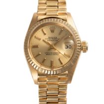 A LADY'S 18K SOLID GOLD ROLEX OYSTER PERPETUAL DATEJUST BRACELET WATCH CIRCA 1979, REF. 6927 WITH