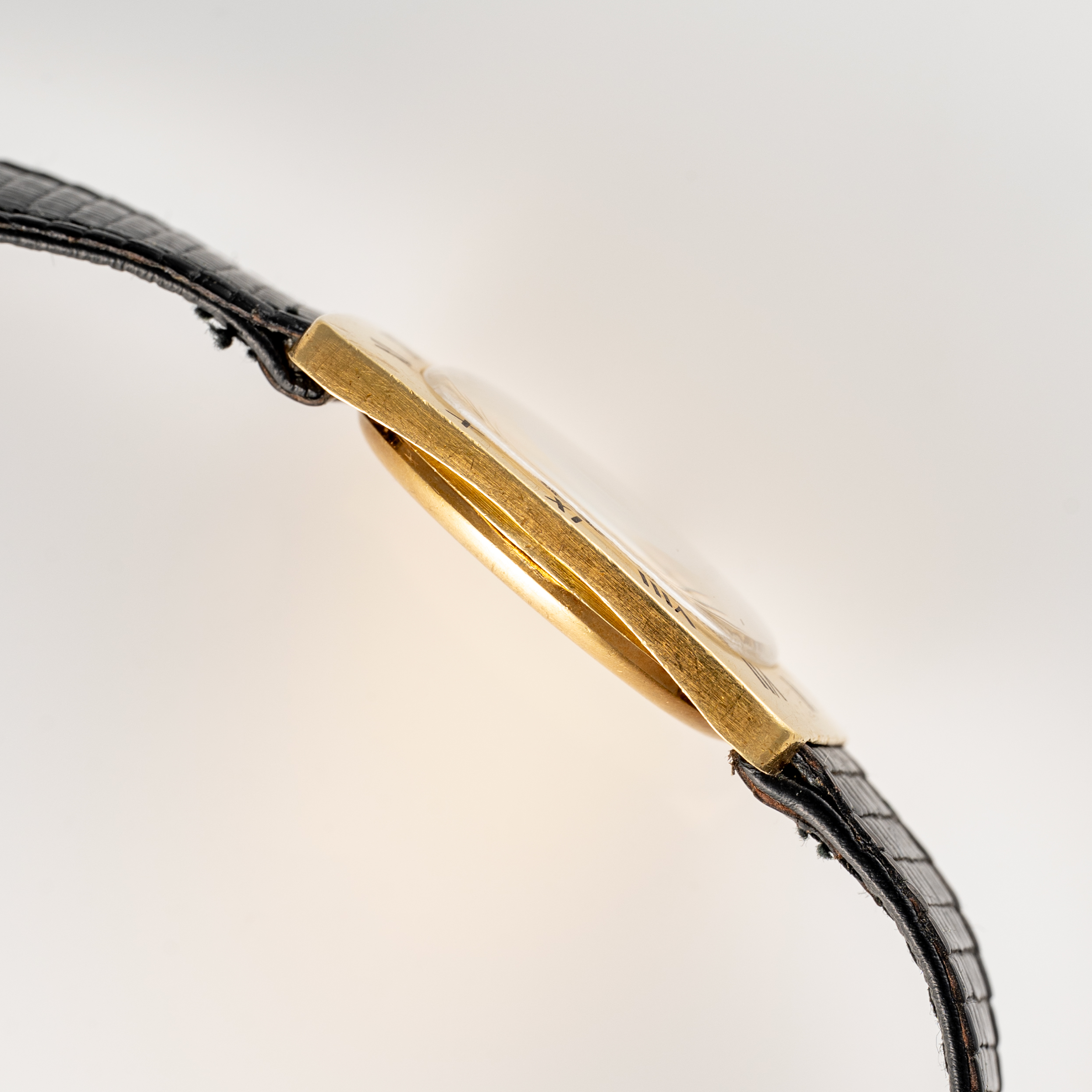 A RARE & UNUSUAL GENTLEMAN'S SIZE 18K SOLID GOLD JAEGER LECOULTRE WRIST WATCH CIRCA 1970s, REF. 9106 - Image 6 of 8