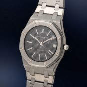 A GENTLEMAN'S SIZE STAINLESS STEEL AUDEMARS PIGUET ROYAL OAK AUTOMATIC BRACELET WATCH CIRCA 1980s,
