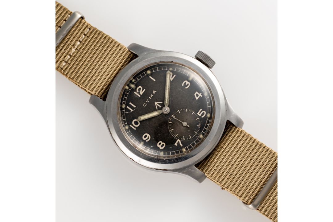 A GENTLEMAN'S SIZE STAINLESS STEEL BRITISH MILITARY CYMA W.W.W. WRIST WATCH CIRCA 1945, PART OF - Image 3 of 8