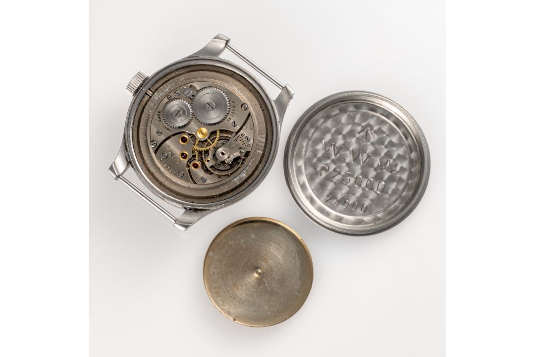 A GENTLEMAN'S SIZE STAINLESS STEEL BRITISH MILITARY CYMA W.W.W. WRIST WATCH CIRCA 1945, PART OF - Image 8 of 8