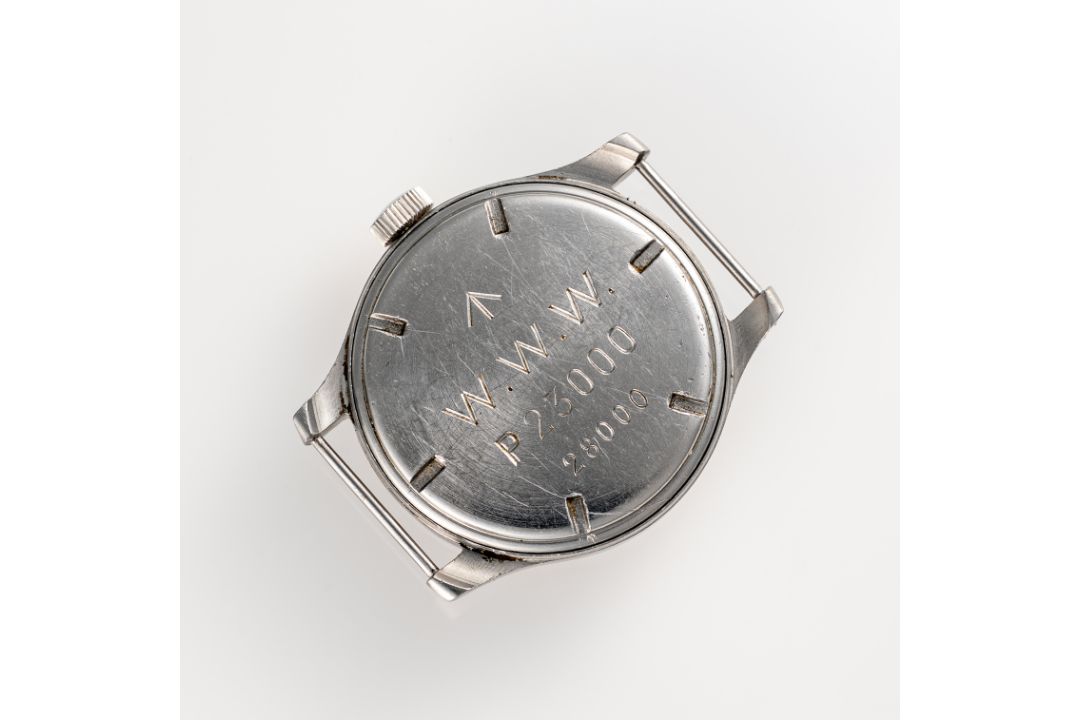 A GENTLEMAN'S SIZE STAINLESS STEEL BRITISH MILITARY CYMA W.W.W. WRIST WATCH CIRCA 1945, PART OF - Image 7 of 8