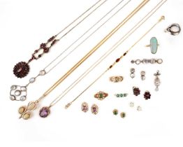 A collection of jewellery, comprising: a moonstone parure including a pendant necklace, a pair of