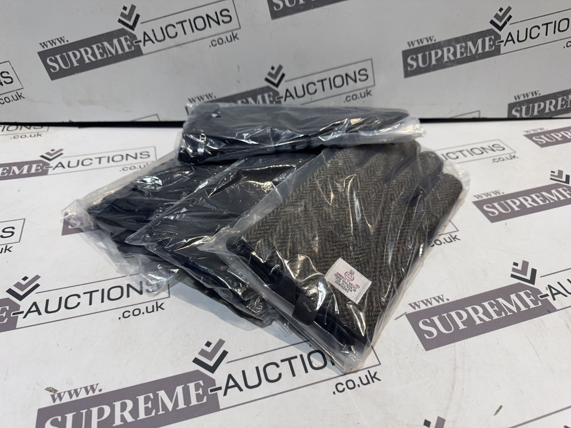 54 X BRAND NEW PAIRS OF PREMIUM TOTES ASSORTED GLOVES (MIXED SIZE & DESIGN) R9.15