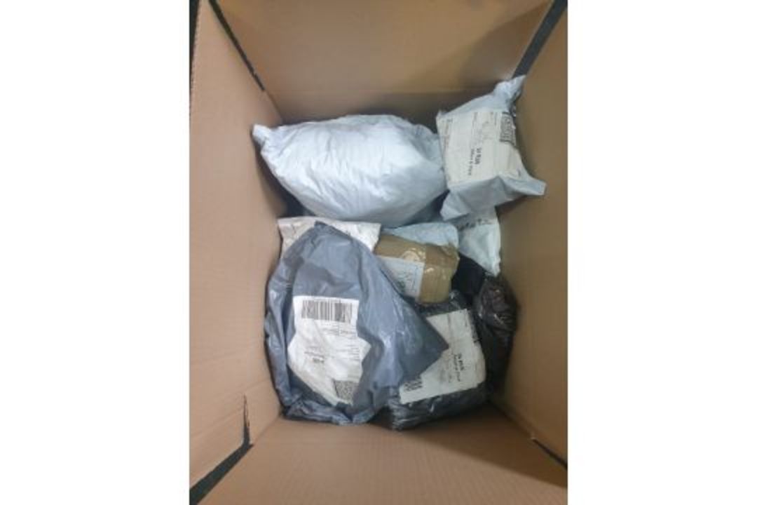 MEGA BULK LOT TO CONTAIN 500 x UNCHECKED COURIER/INTERNET RETURNS. CONDITION & ITEMS UNKNOWN. - Image 1 of 9