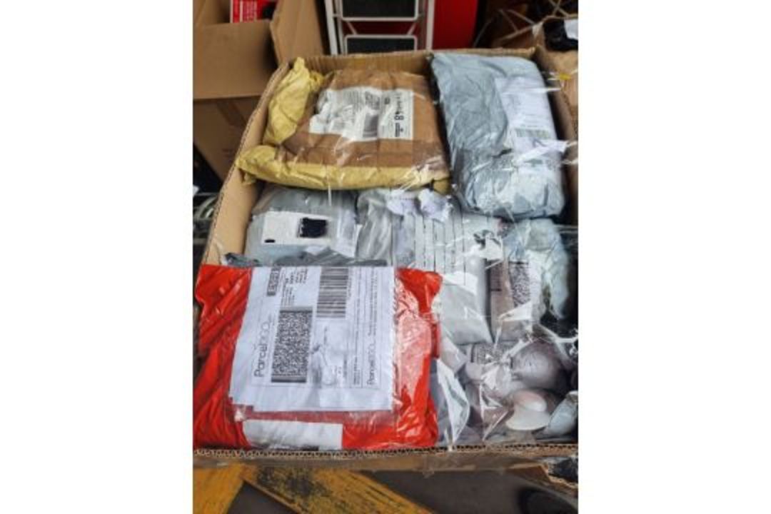 MEGA BULK LOT TO CONTAIN 500 x UNCHECKED COURIER/INTERNET RETURNS. CONDITION & ITEMS UNKNOWN. - Image 5 of 9