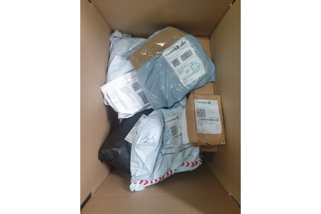 MEGA BULK LOT TO CONTAIN 500 x UNCHECKED COURIER/INTERNET RETURNS. CONDITION & ITEMS UNKNOWN. - Image 3 of 9
