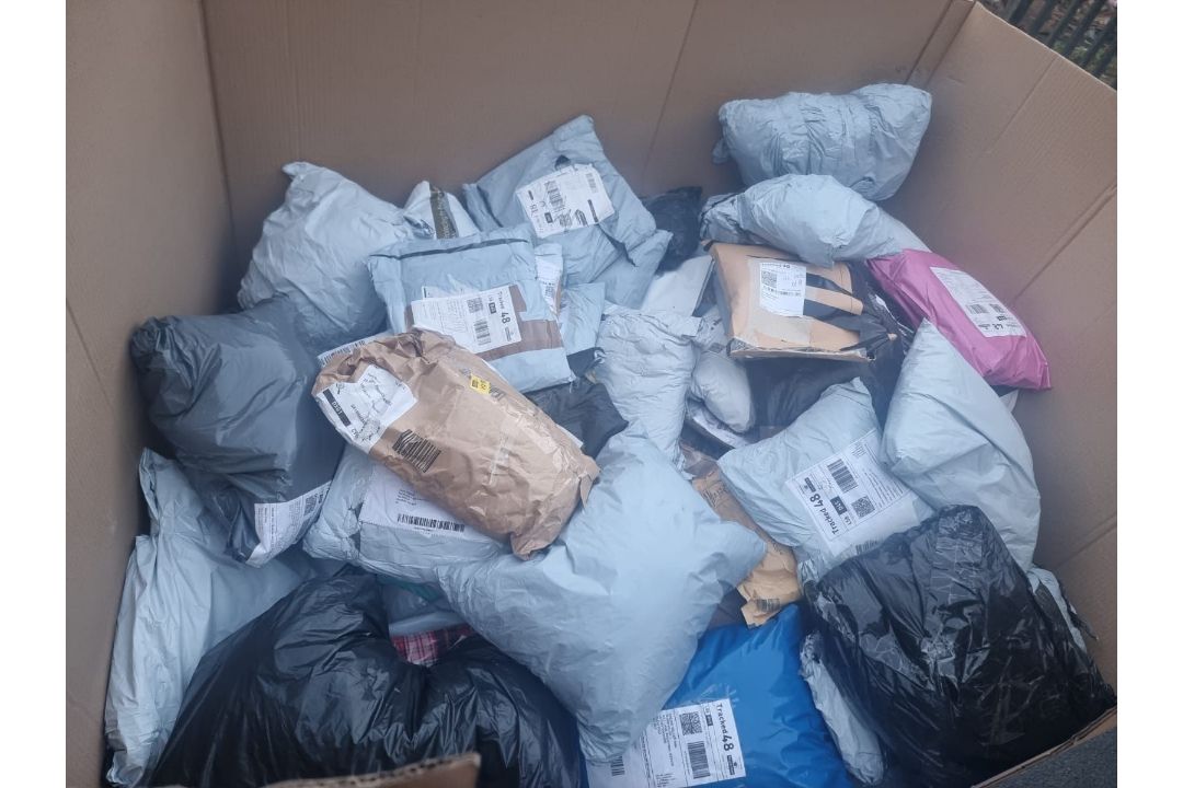 MEGA BULK LOT TO CONTAIN 500 x UNCHECKED COURIER/INTERNET RETURNS. CONDITION & ITEMS UNKNOWN. - Image 9 of 9