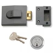 BRAND NEW YALE 81 ROLLERBOLT NIGHTLATCH 92MM WITH RIM CYLINDER. RRP £100.