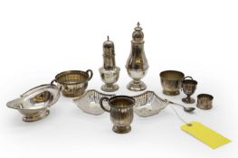 A large scale sugar caster,