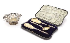 A cased set of silver and silver gilt serving set,