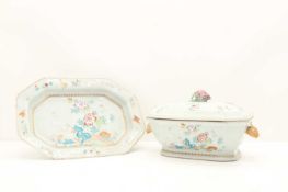 A Chinese export porcelain tureen,
