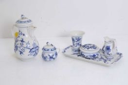 A collection of Meissen 'Onion' pattern porcelain items,