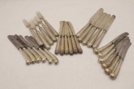 A collection of silver mounted pistol gripped knives,
