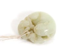 A jade carving of a cat and two kittens,