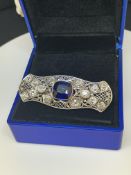 ANTIQUE PLATINUM BROOCH SET WITH APPROX 2.65ct OF OLD CUT DIAMONDS & BLUE CENTRE STONE 8.8 GRAMS