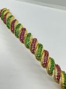 STUNNING SOLID 18K YELLOW GOLD 20.00ct RUBY AND EMERALD TWIST STYLE BRACELET - 84 GRAMS