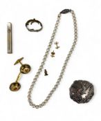 A small group of sundry jewellery items