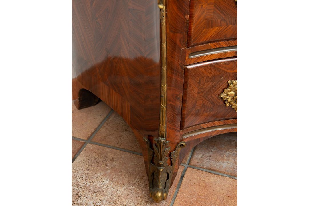Tombeau chest of drawers in exotic wood. 18th century - Bild 7 aus 8