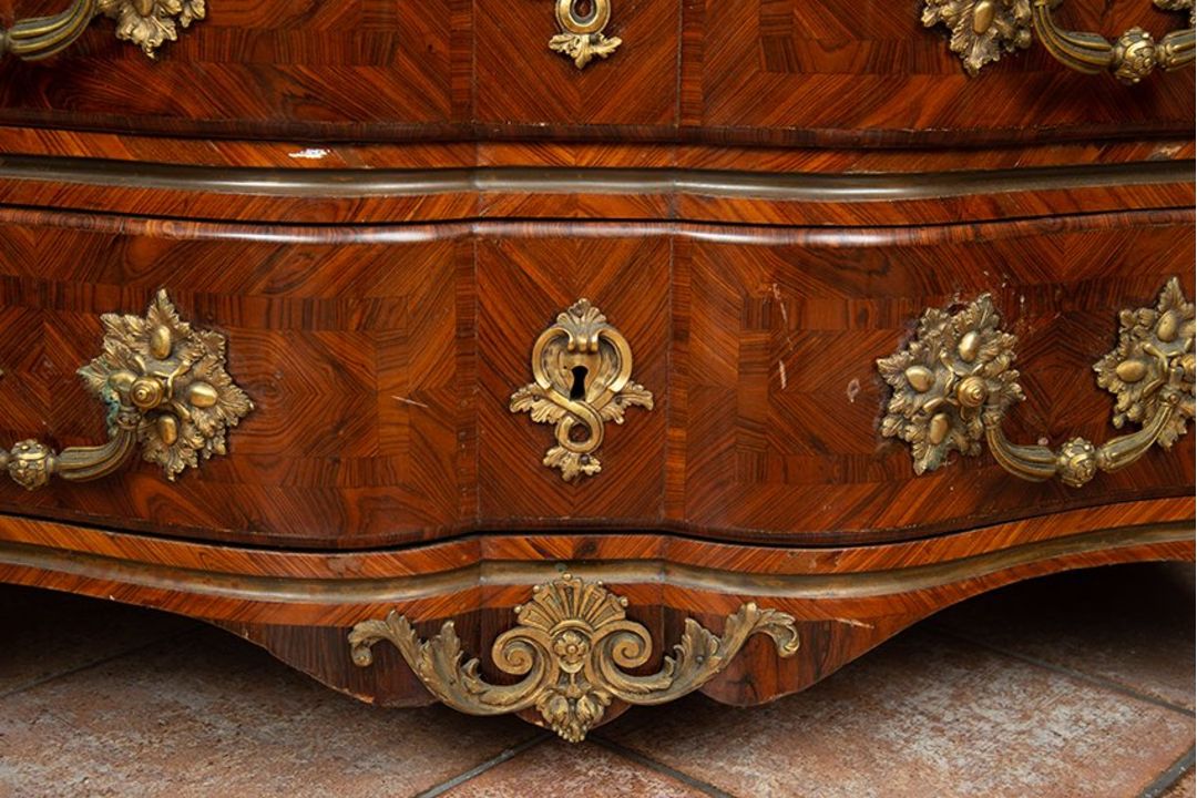 Tombeau chest of drawers in exotic wood. 18th century - Bild 3 aus 8