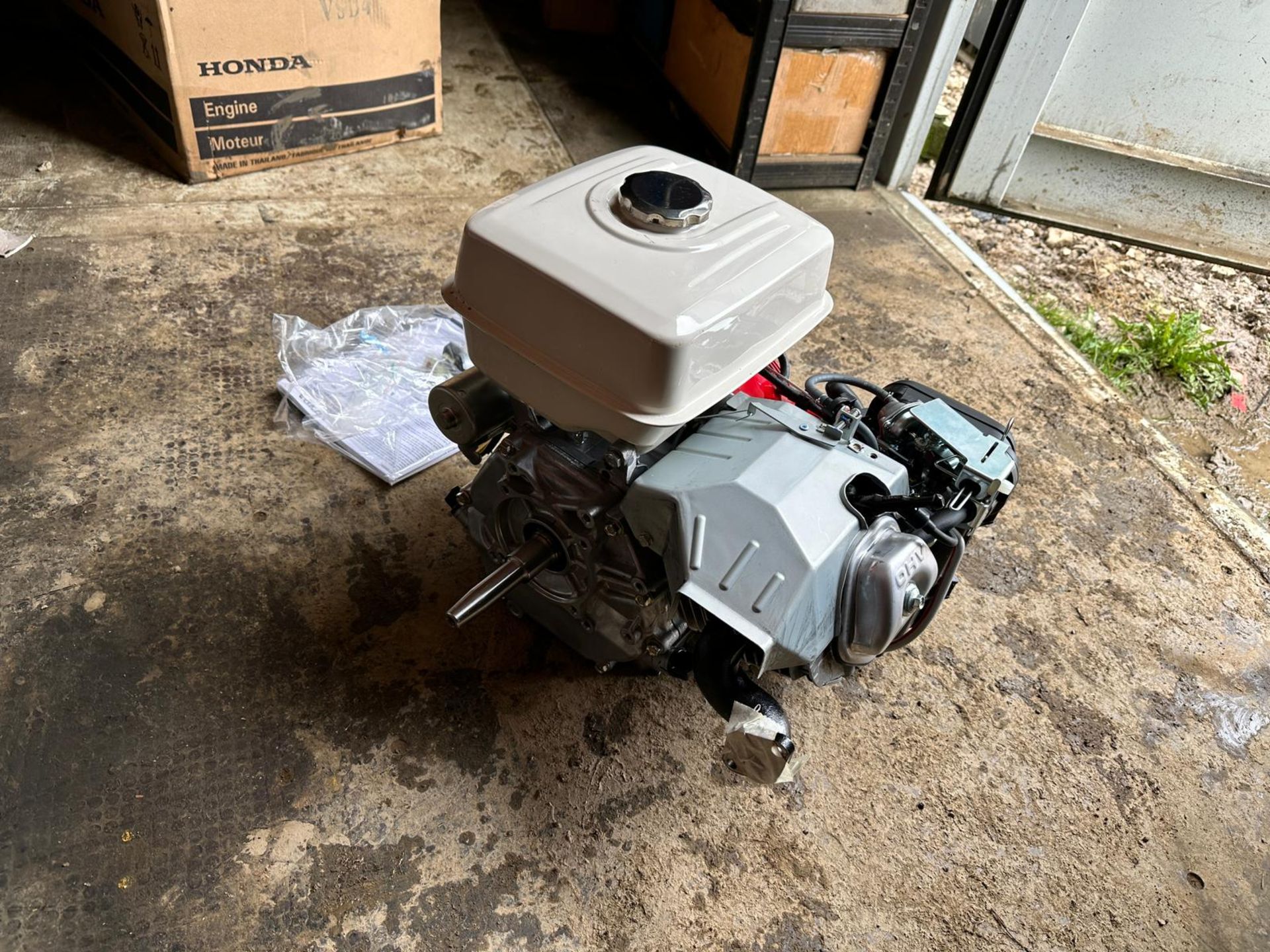 NEW/UNUSED HONDA GX390 ELECTRIC START PETROL ENGINE - CHOICE OF 7 - Image 6 of 12