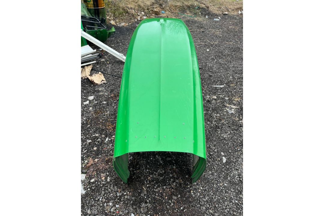 JOHN DEERE 6930 BONNET - REQUIRES SMALL REPAIR - Image 4 of 7