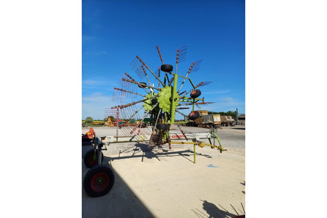 CLAAS LINER 880 TWIN MOTOR RAKE. - Image 5 of 5