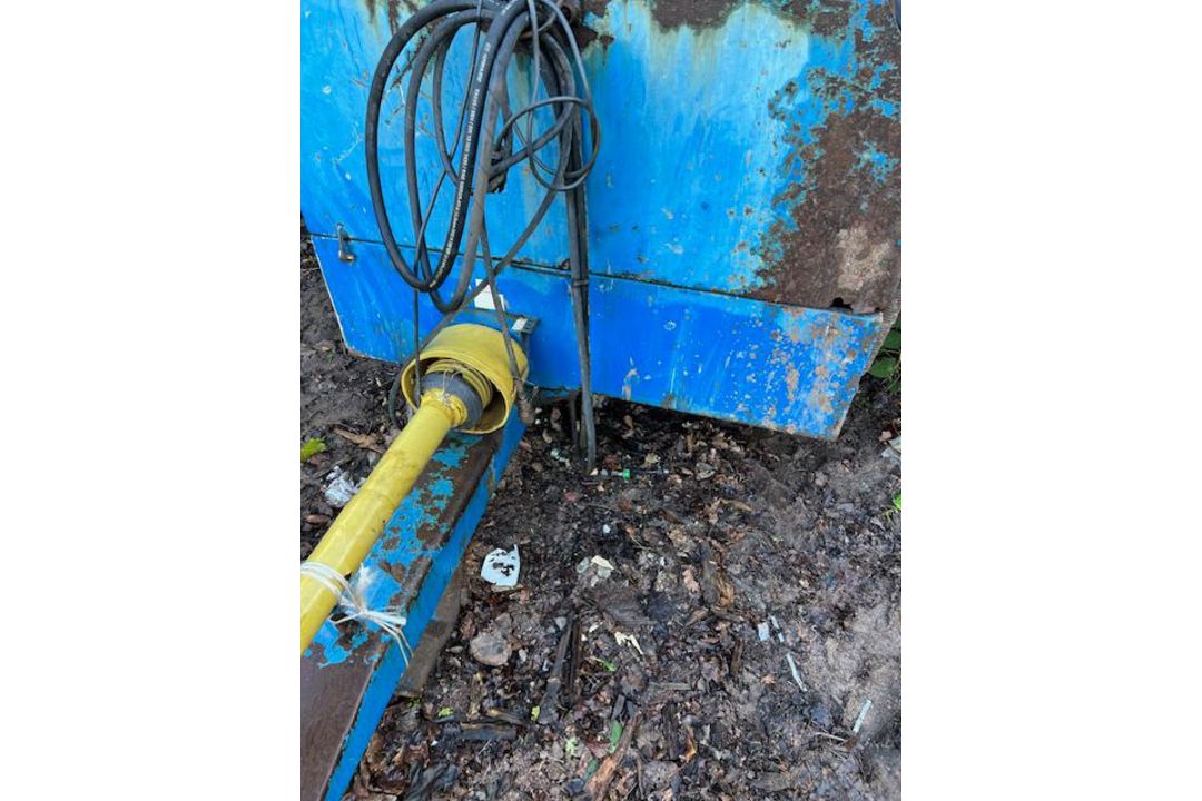 WEST 1600 SIDE DISCHARGE MUCK SPREADER - Image 4 of 9