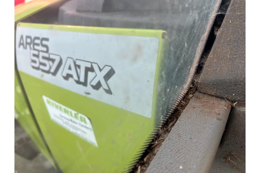 2009 CLAAS AREA 557 ATX TRACTOR - Image 3 of 12
