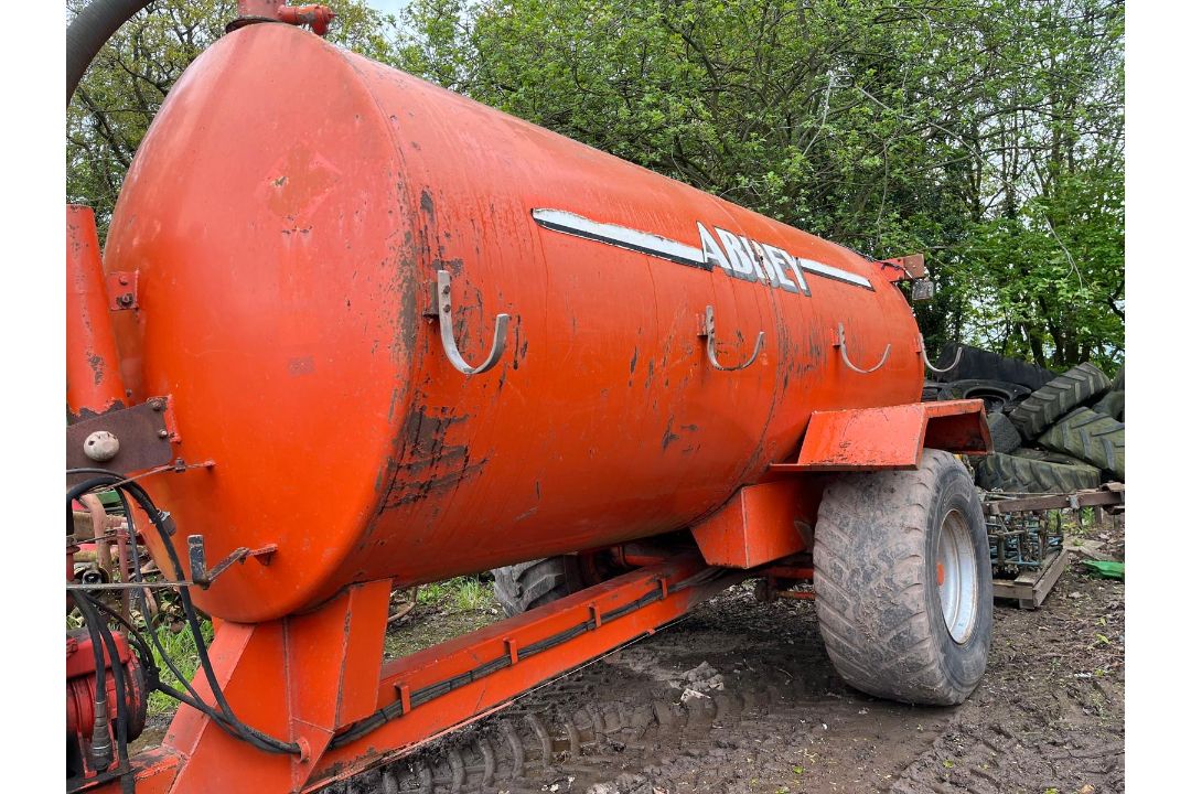 ABBEY 2000 GALLONS SLURRY TANKER - Image 1 of 8
