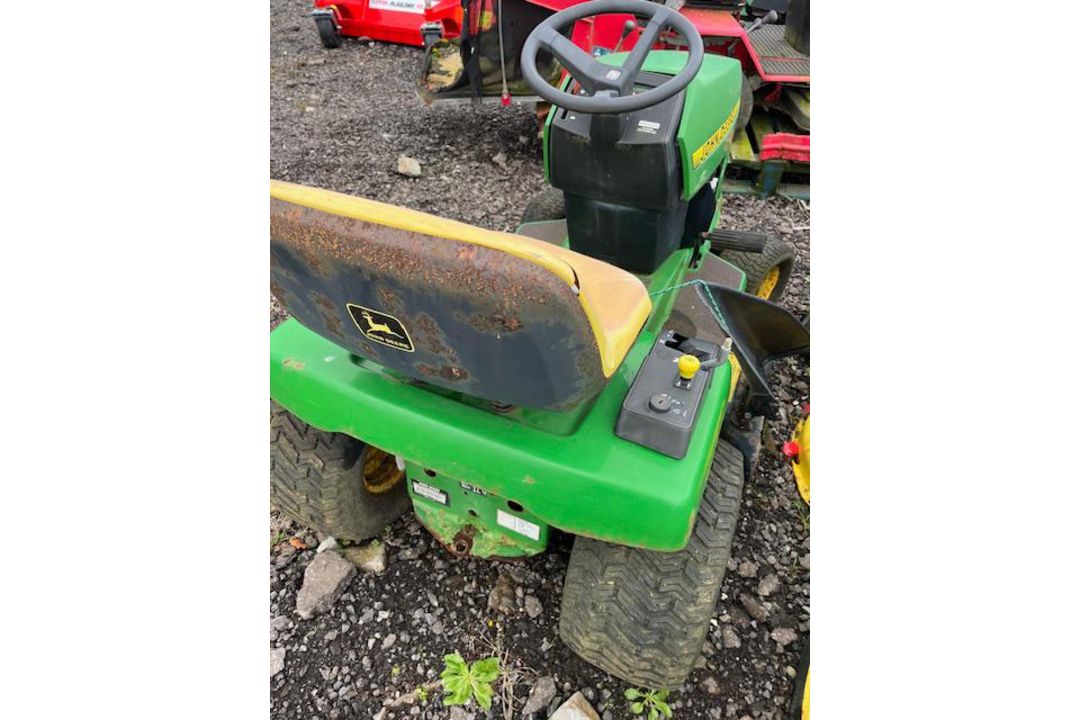 JOHN DEERE STX38 RIDE ON MOWER - STARTS, RUNS AND DRIVES - Image 6 of 6