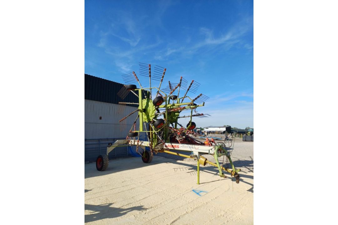 CLAAS LINER 880 TWIN MOTOR RAKE. - Image 1 of 5