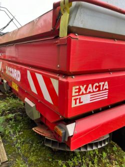 KVERNELAND EXACTA TL FERTILISER SPREADER - VERY CLEAN