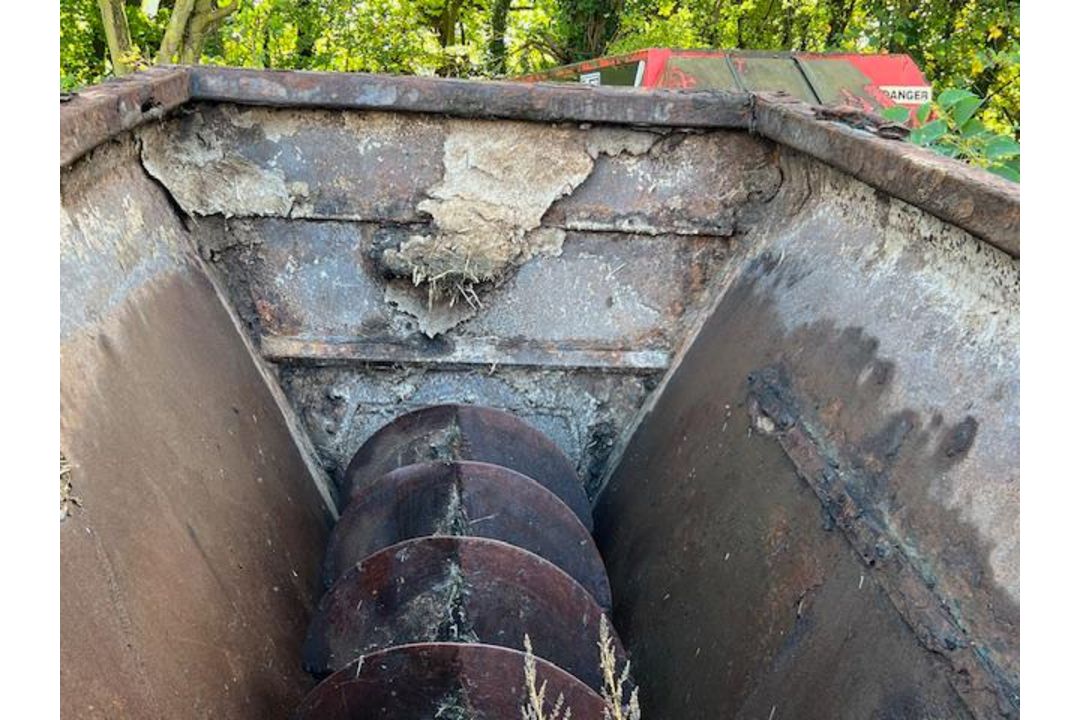 WEST 1600 SIDE DISCHARGE MUCK SPREADER - Image 9 of 9