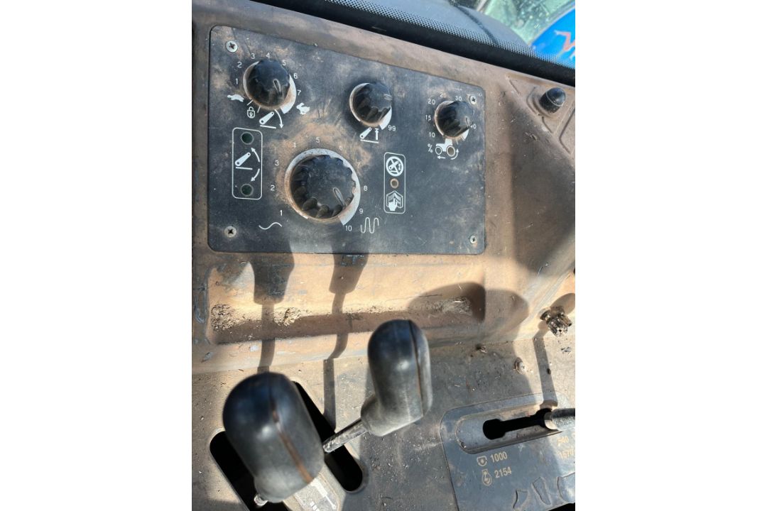 2003 NEW HOLLAND TM190 TRACTOR - Image 14 of 19